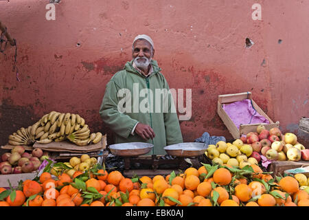 Vendeur de fruits à Marrakech, Marrakech, Allemagne Banque D'Images