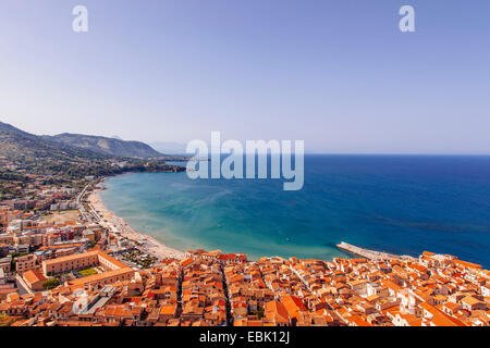 Vue du littoral et de la ville de Cefalù, Sicile, Italie Banque D'Images