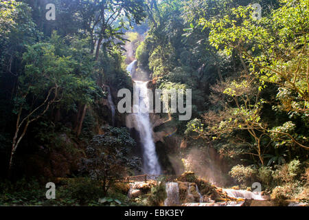 Chutes de Kuang Si à Luang Prabang, Laos. Banque D'Images