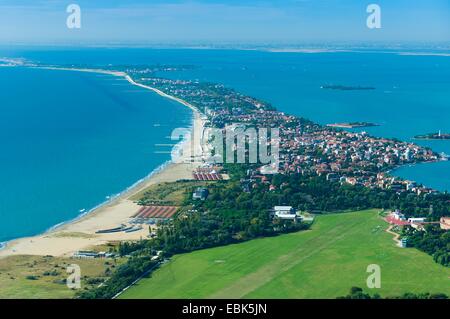 Vue aérienne de l'île du Lido à San Nicolo, lagune de Venise, Italie, Europe Banque D'Images