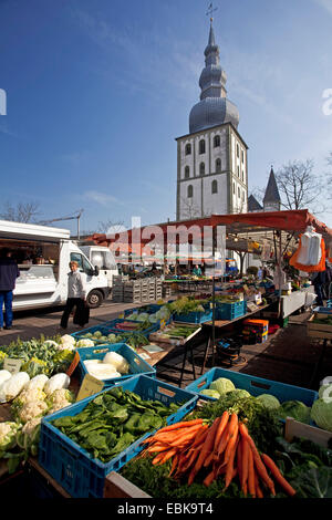 Légumes frais sur la place du marché en face de la résidence, la grosse Allemagne, Rhénanie du Nord-Westphalie, Lippstadt Banque D'Images