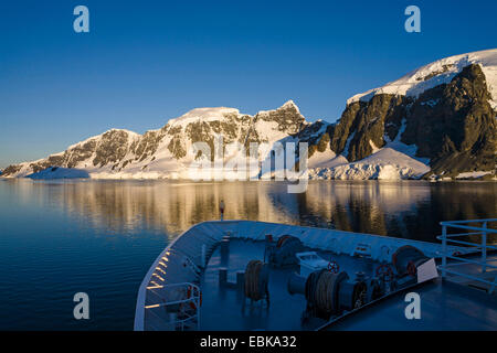 Vue d'un navire à l'Neumayer Channel, l'Antarctique, l'Archipel Palmer Banque D'Images