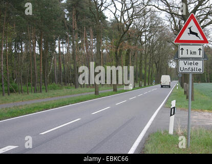 Roadsign deer pass, Allemagne, Brandebourg Banque D'Images