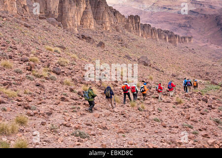 Les randonneurs de rocky mountain scenery, Maroc, Marrakech-tensift-DaraÔ, Djebel Sarhro, Antiatlas Banque D'Images