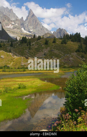 Lac de Combal im Val Veny Aiguille Noire de Peuterey du mit, Italie Banque D'Images