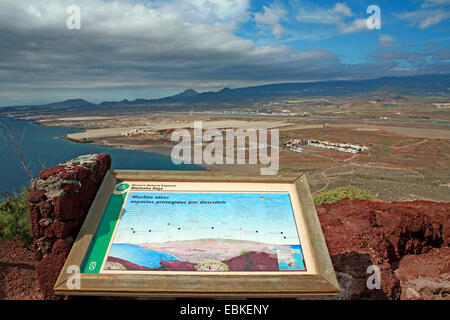 Vue depuis le Montana Rocha à Playa de la Tejita, l''aéroport de Ténérife Sud en arrière-plan, Iles Canaries, Tenerife, El Medano Banque D'Images