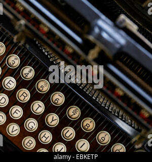 Studio shot of antique machine à écrire Banque D'Images