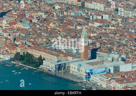 Vue aérienne de la Piazza San Marco, Venise, Italie, Europe Banque D'Images