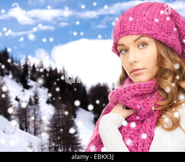 Jeune femme dans des vêtements d'hiver Banque D'Images