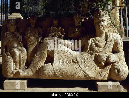 L'art roman sarcophage montrant les morts couchée sur un canapé. Musée archéologique. Tadmor. La Syrie. Banque D'Images
