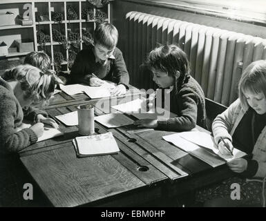 Classe de l'école primaire anglaise vers 1960 Banque D'Images