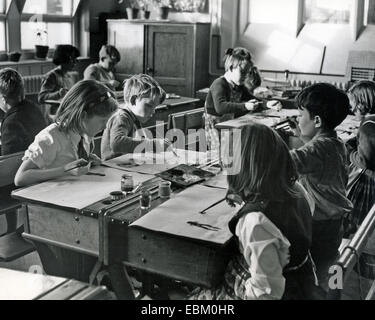 Classe de l'école primaire anglaise vers 1960 Banque D'Images