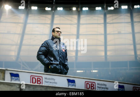 Gestionnaire de Berlin à Preetz Michael à la fin de la Bundesliga match de foot entre Hertha Berlin et le FC Bayern Munich dans le Stade Olympique de Berlin, Allemagne, 29 novembre 2014. Photo : Thomas Eisenhuth/DPA - AUCUN FIL SERVICE - Banque D'Images