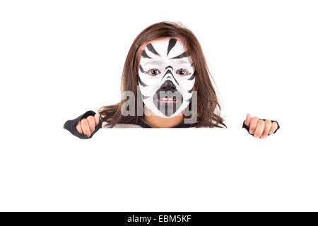 Girl with face-paint comme un zèbre isolé en fond blanc Banque D'Images