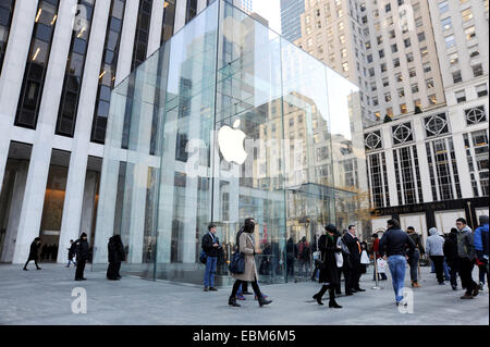 Manhattan New York USA Novembre 2014 - Le mal de Apple sur la Cinquième Avenue Banque D'Images