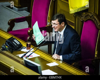 Kiev, Ukraine. 2 Décembre, 2014. Le chef du Bloc Iury Loutsenko Poroshenko la tenue d'une réunion de la majorité parlementaire. 2 Décembre, 2014. -- Verkhovna Rada de l'Ukraine a adopté le nouveau gouvernement. Une mise à jour du Cabinet ont voté 288 députés. Parmi les nouveaux ministres - trois étrangers décret qui a obtenu la citoyenneté ukrainienne Porochenko. Crédit : Igor Golovniov/ZUMA/Alamy Fil Live News Banque D'Images