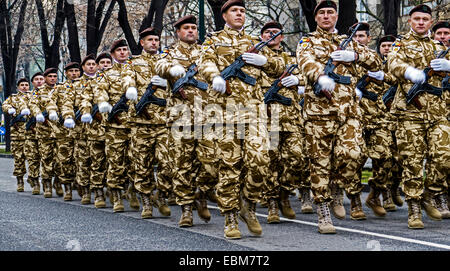 TIMISOARA, Roumanie - 29 NOVEMBRE 2014 : Répétition de parade de la fête nationale roumaine, qui a lieu le 1er décembre. Banque D'Images