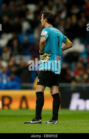 Madrid, Espagne. 09Th Nov, 2014. La Copa del Rey espagnol de football. Real Madrid contre UE Cornellà. Inigo A. Inigo Gardien de UE Cornellà pas heureux avec le jeu de crédit score : Action Plus Sport/Alamy Live News Banque D'Images