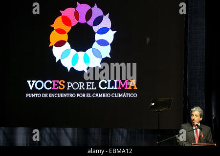 Lima, Pérou. 1er décembre 2014. COP20 Le Président Manuel Pulgar Vidal-parle au cours de la 'voix' pour les événement au Jockey Club. Le lieu, situé à proximité du Pentagone où la COP20 séances ont lieu, l'exposition propose des domaines qui accueille des discussions sur le changement climatique : Danielle Villasana de crédit/ZUMA/ZUMAPRESS.com/Alamy fil Live News Banque D'Images