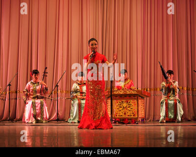 Chinois de la dynastie Tang traditionnel le chanteur d'opéra au Théâtre Li Yuan à Beijing, Chine, Asie Banque D'Images
