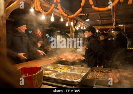 Cracovie, Pologne, décembre 2014 ; marché de Noël, marché médiéval Banque D'Images