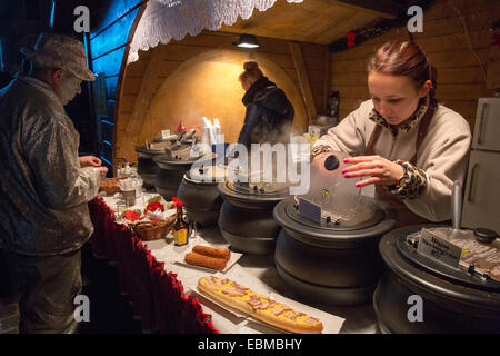 Cracovie, Pologne, décembre 2014 ; marché de Noël, marché médiéval Banque D'Images