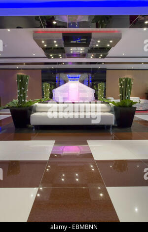 Vue panoramique de Nice de l'intérieur moderne et élégant hall de l'hôtel Banque D'Images