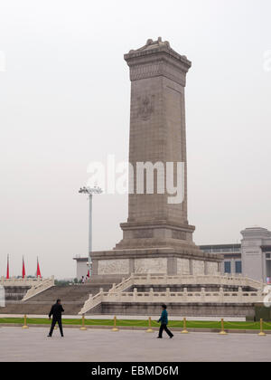 Monument aux héros du peuple sur la place Tienanmen, à Beijing, Chine, Asie Banque D'Images