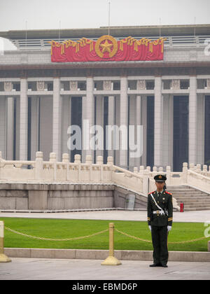 Garde à l'avant du Musée national de Chine, la Place Tiananmen, Pékin, Chine Banque D'Images