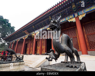 Dragon statue au Palais d'été à Beijing, Chine, Asie Banque D'Images