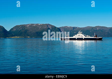 Traversée du Sognefjord espèce entre Sarre et Oppedal, Norvège Banque D'Images