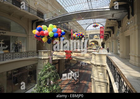Passage couvert dans le grand magasin GUM sur la Place Rouge, Moscou, Russie Banque D'Images