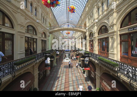 Passage couvert dans le grand magasin GUM sur la Place Rouge, Moscou, Russie Banque D'Images