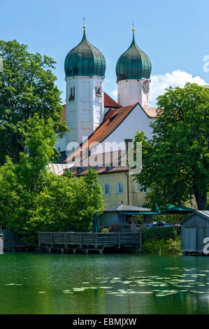 Monastère Seeon monastère avec église Saint Lambert, Klostersee, Grabenstätt, Chiemgau, Haute-Bavière, Bavière Banque D'Images