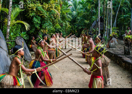 Stick danse exécutée par les membres des tribus de l'île de Yap, Micronésie, Îles Caroline Banque D'Images