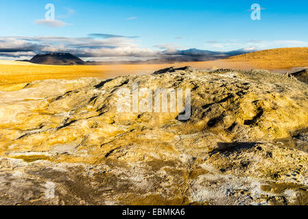 Solfataras, fumerolles, boue, boue, de soufre et d'autres minéraux, sur le sommet de la montagne, Námafjall Banque D'Images