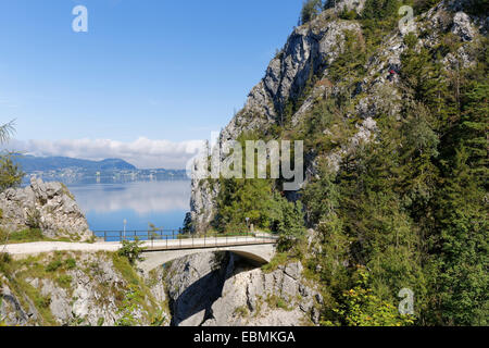 Pont sur le Lainaugraben, Traunstein sur la montagne, le lac Traun, Gmunden, Salzkammergut, quart de région, Haute Autriche Banque D'Images