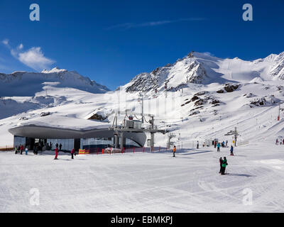 Glacier du Pitztal, domaine skiable, Wildspitzbahn station de téléphérique de la vallée, téléski, Brunnenkogel und Ferienwohnungen Hillbrand Vorderer Brunnenkogel Banque D'Images