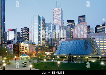 Roy Thomson Hall, Pecaut Square, du quartier financier, Toronto, Ontario, Canada Province Banque D'Images