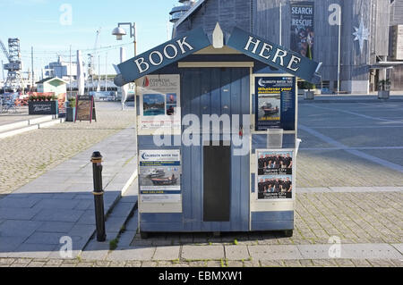 Une place déserte avec réservation Événements bureau fermé à Falmouth, Cornwall en Décembre Banque D'Images