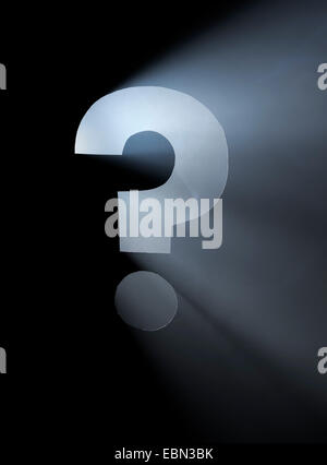 Point d'interrogation. Coupe du trou dans le carton, machine à fumée et des projecteurs. L'image peut sembler bruyant, mais c'est la texture de la sm Banque D'Images