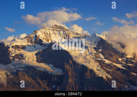 Vu de la Jungfrau (au-dessus du Lauberhorn Kleine Scheidegg) dans la lumière du soir, la Suisse, l'Oberland bernois Banque D'Images