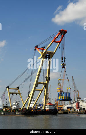 Grue ponton Enak transport de câble sous-marin, l'Allemagne, Bremen Banque D'Images