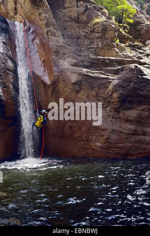 Canyoning dans le canyon de Baraci, France, Corse, Propriano Banque D'Images