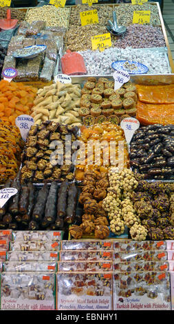 Grand Bazar, vente de loukoums, de noix et de fruits secs, de la Turquie, Istanbul, Eminoenue Beyazit, Banque D'Images