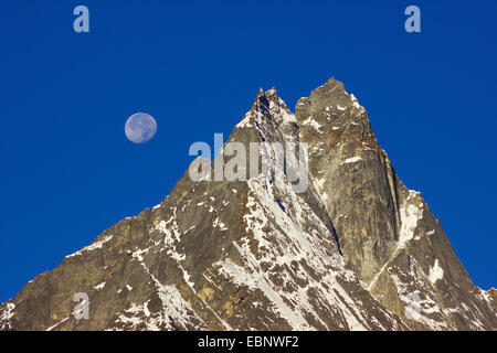 Vue du Monastère de Tengboche Khumbi Yul Lha à la lune en début de matinée, Népal, Himalaya, Khumbu Himal Banque D'Images