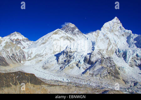Changtse, le mont Everest (en face à l'ouest de l'épaule) et Nuptse. Vue depuis le Kala Patthar, Népal, Himalaya, Khumbu Himal Banque D'Images