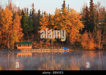 Lever du soleil sur un lac près de Wasilla, Alaska, Anchorage, États-Unis Banque D'Images