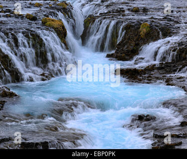 Cascade et rivière turquoise de Bruar river, de l'Islande Banque D'Images