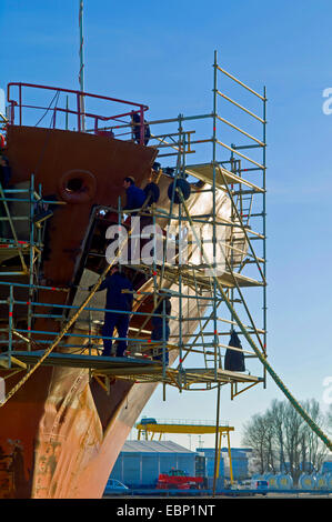 Réparation à la coque de navire de fret Loyga , Allemagne, Bremen Banque D'Images
